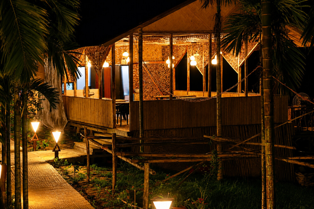 Dining at Furomon Island Resort